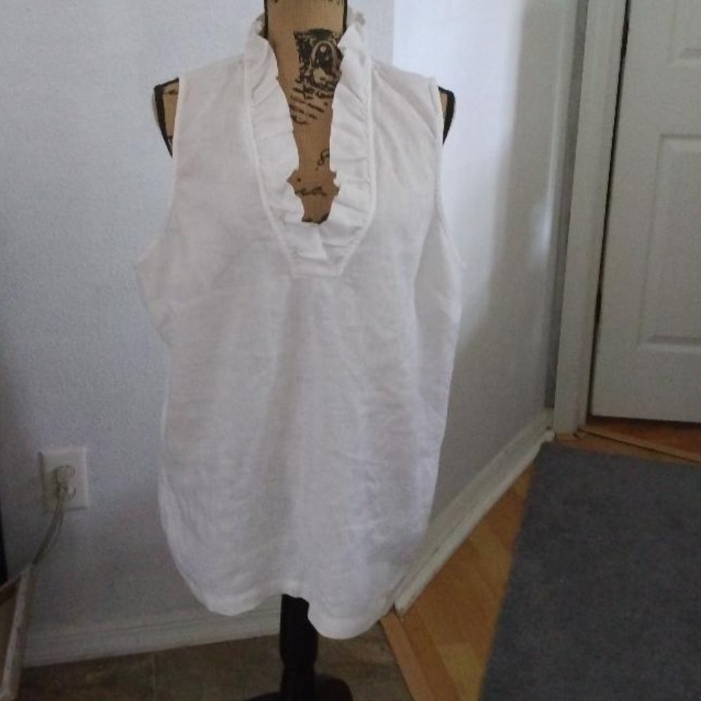 Crown and Ivy Curvy Sleeveless V Neck Ruffled White 100% Linen Top Plus 2X